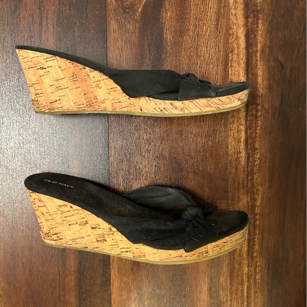 Old Navy | black wedges 🖤